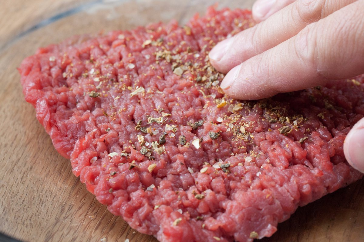 JacksonMeat1946's tweet photo. When you're out shopping for bargains, why settle for bland and boring when you can get great flavors at frugal prices? Stop by today! ☺️ https://t.co/ncqO0fg9C8