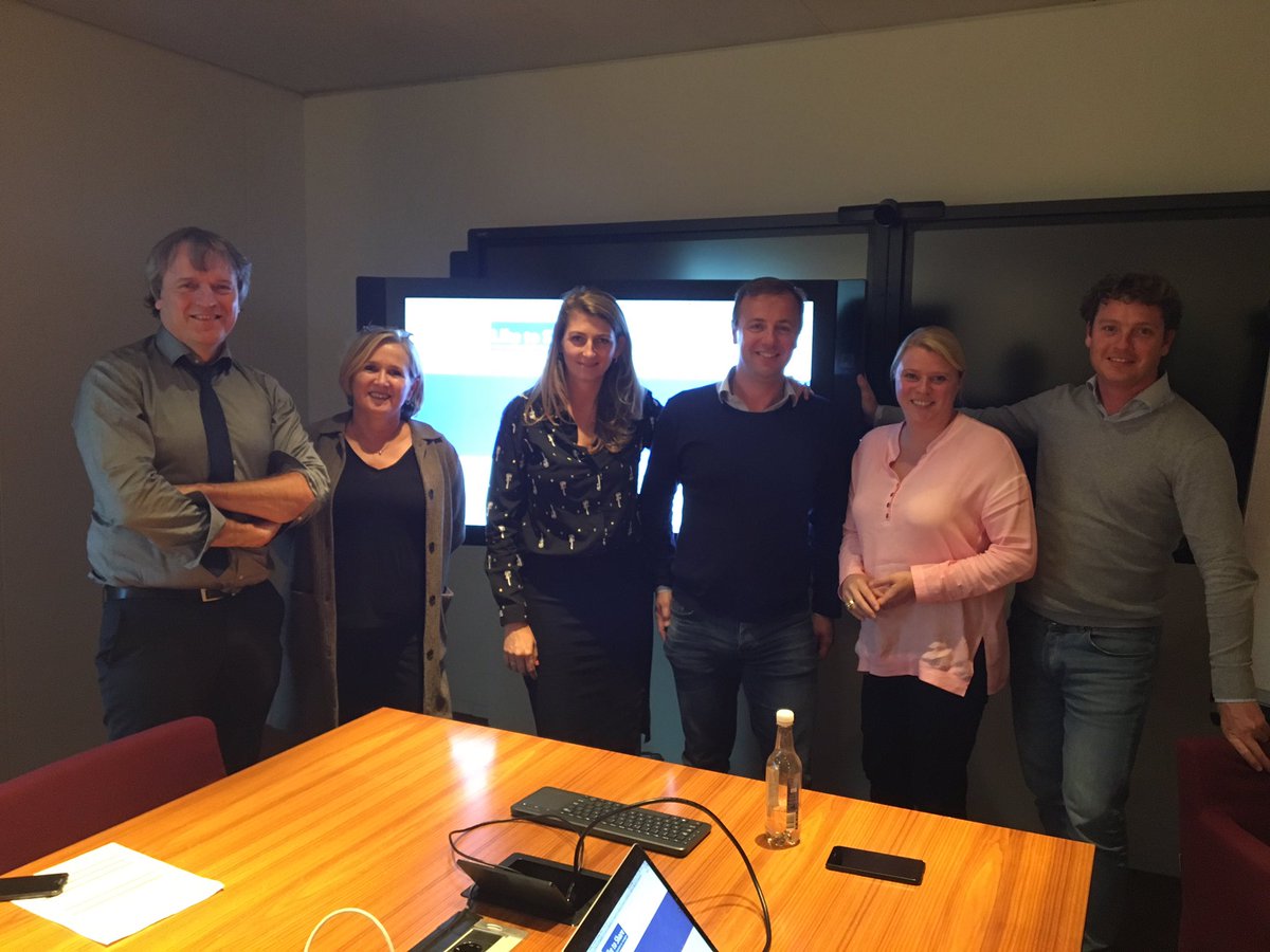 Jury beraad voor de <a href="/Like_To_Share/">Like2Share</a> innovatie educatie Awards. We zijn eruit! #spannend <a href="/TheoDouma_/">Theo Douma</a> @annewillucas <a href="/jvth/">James van Thiel</a> @vfrissen