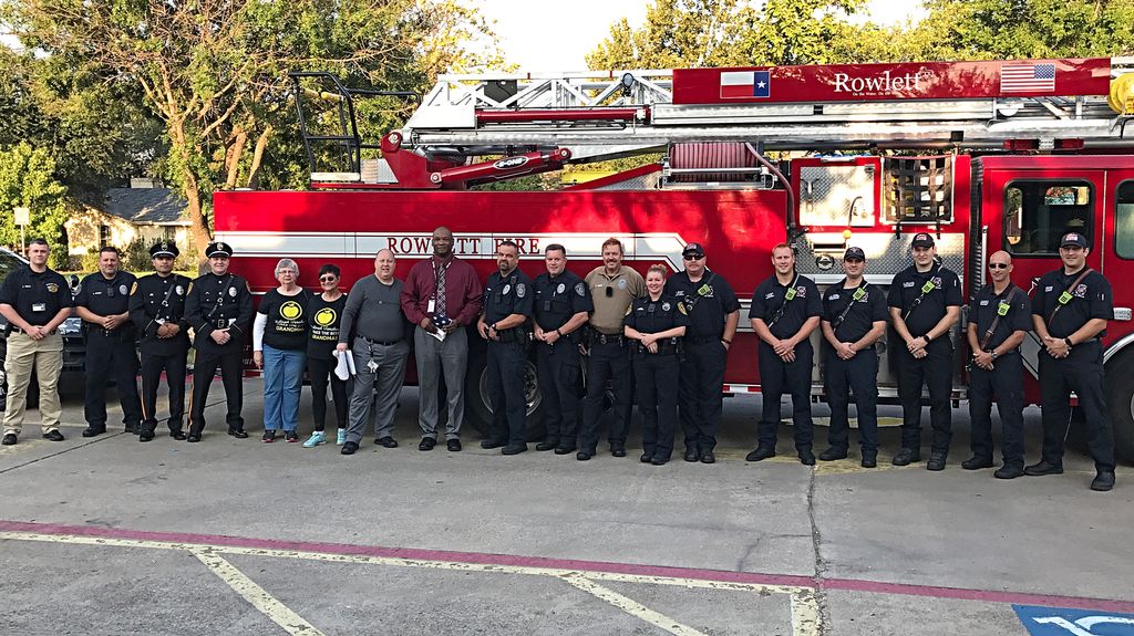 JimTorrence's tweet photo. #CoyleMiddleSchool's 9/11 Honor Flag ceremony was a success!

FYI: All 2,977 lives that were lost are printed on the flag.

#CMSbelieve https://t.co/yZZiz1OJAB