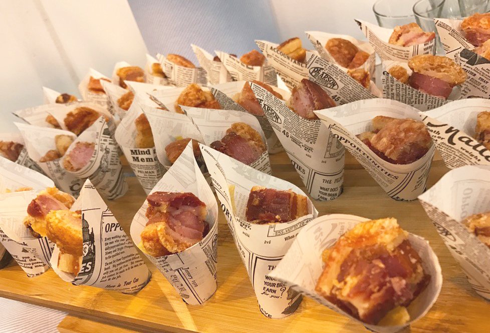 ¿A quién no le apetece uno de estos cucuruchos de Torreznos de #Soria? Imposible resistirse.