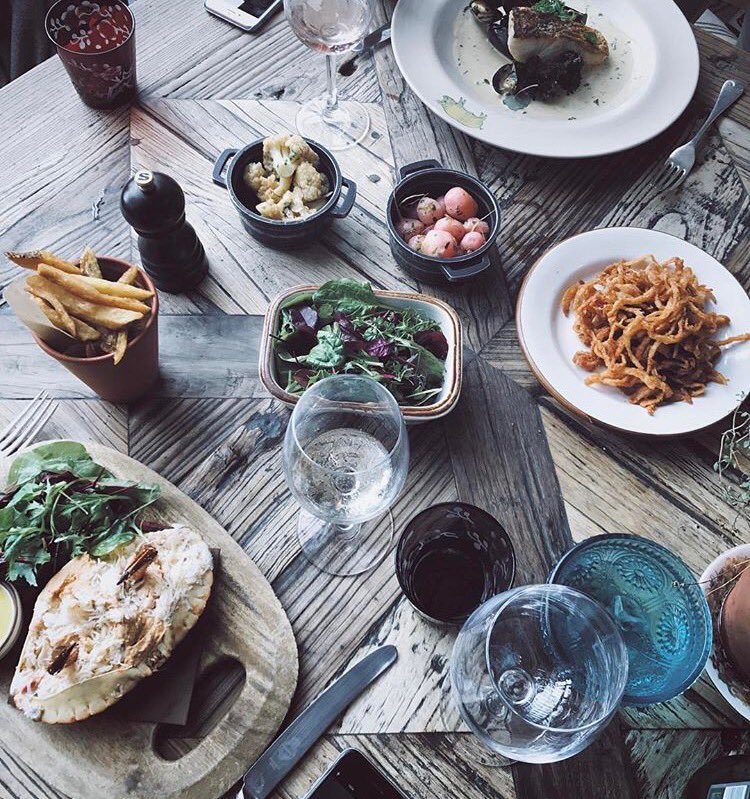tbalance_'s tweet photo. Why you should make it a priority to visit @The_Pig_Hotel this #autumn https://t.co/gKdIWJtbTQ #piggythings #hotel #englishcountryside #pig https://t.co/ZYhz9YspDx