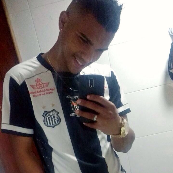 Vitoorlisboa_'s tweet photo. Representante de toda a massa santista 💯 https://t.co/J2BDwccGDP