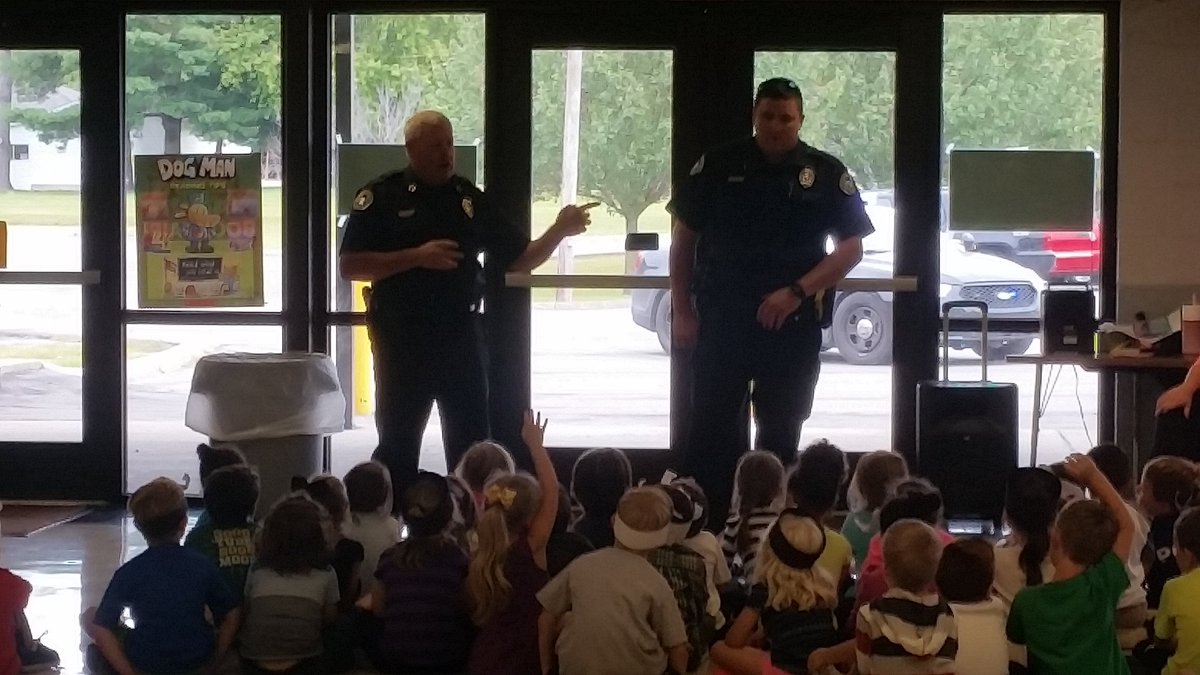 CassettyKim's tweet photo. GES kindergartens learning about community helpers! #WeAreRCSTN https://t.co/FMYgc0RX5c