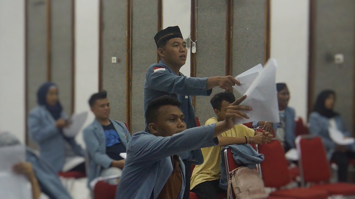 dbinol14's tweet photo. Jika  kamu tidak suka apa yang ada di sekeliling mu, ubahlah, setidaknya  ubahlah dirimu sendiri. Ingat, kamu bukan sebatang pohon. https://t.co/mHmvtYGVfI