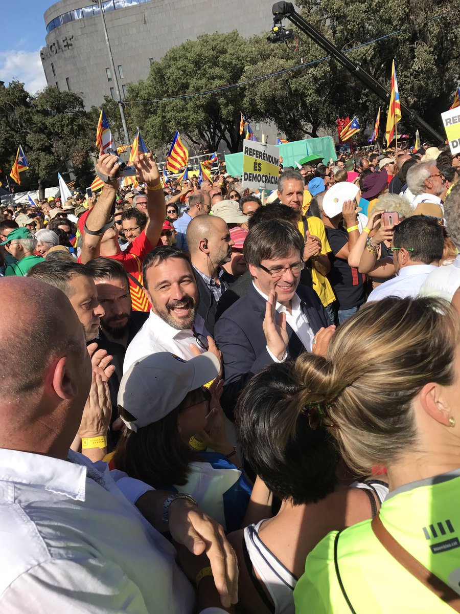 manumohedano's tweet photo. 2017 #diada #11s #catalunya #votarem #votaresnormal #1O @KRLS @ForcadellCarme @joseprull https://t.co/wqC1yBuO7B