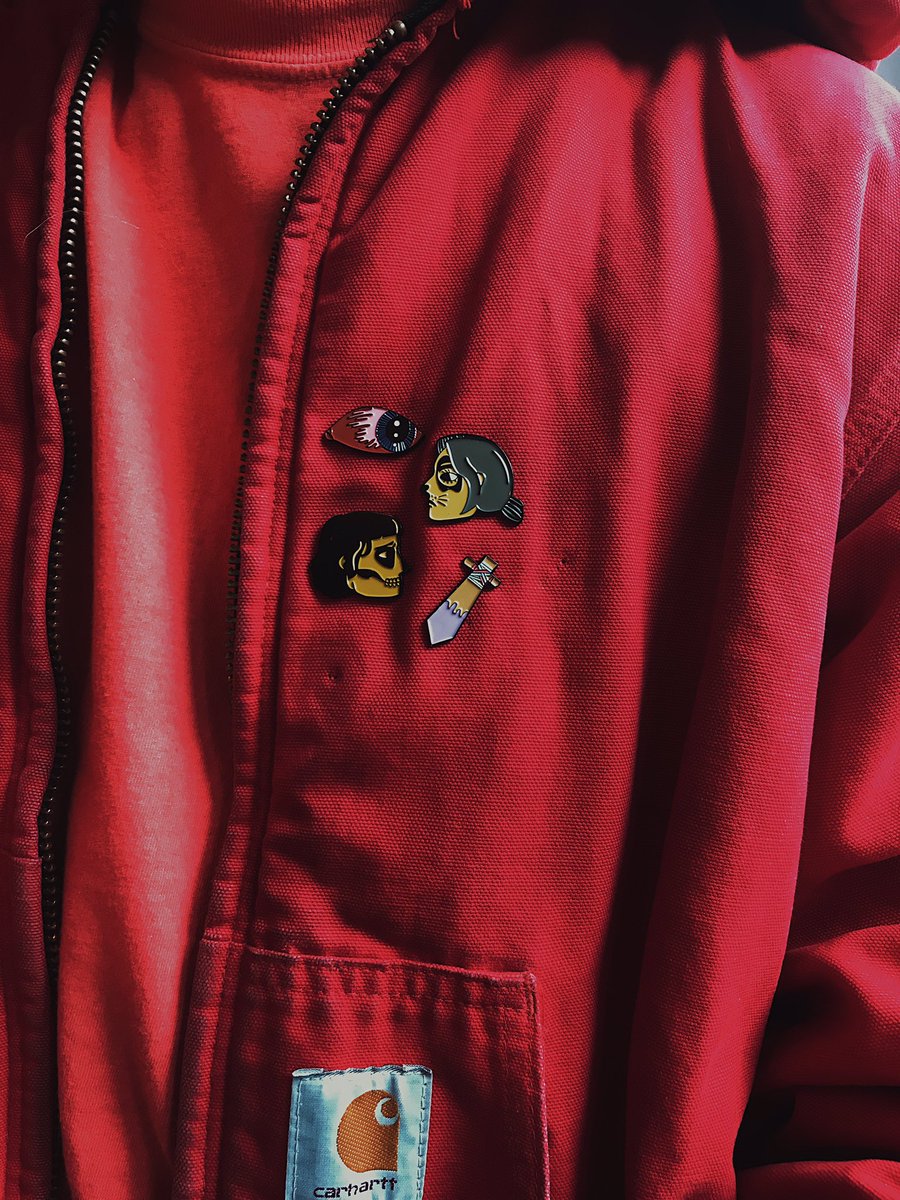 bertieglbrt's tweet photo. bertie, your friendly neighbourhood corporate shill here! just a reminder that we have some lovely pins for sale

https://t.co/hKqGUiYr54 x https://t.co/Y5ssP3jjVX