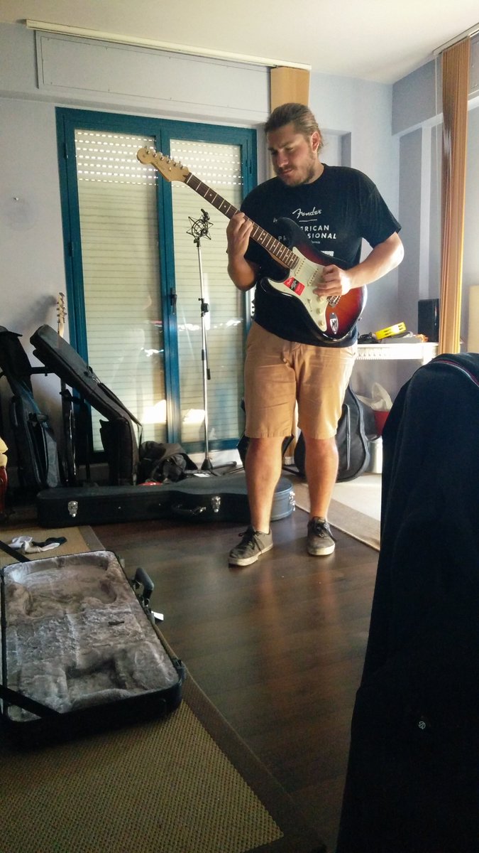 Unconumb's tweet photo. Disfrutar un finde del #testandplay no tiene precio. Gracias a @Fender y @malaga8tienda por la oportunidad. #fender #americanprofessional https://t.co/kYebsDJU7r