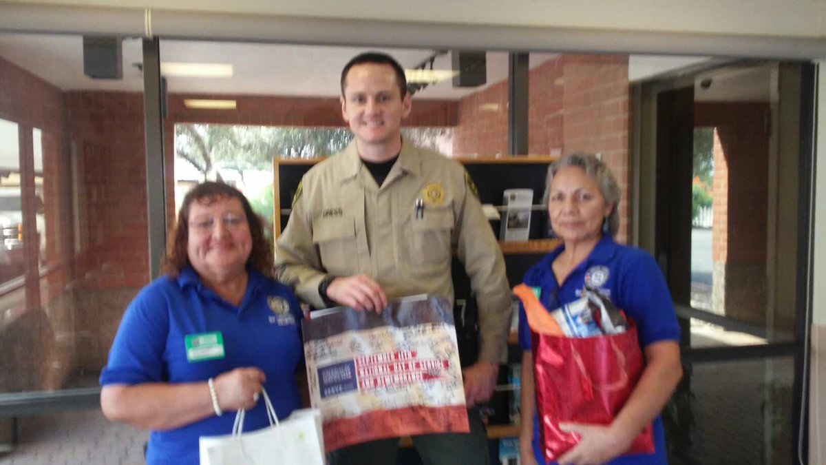 TucsonSCP's tweet photo. National Day of Service and Remembrance Senior Companions volunteer honoring first responders! #911Day #911DayofService #CNCStweets https://t.co/s27jrxnuOU