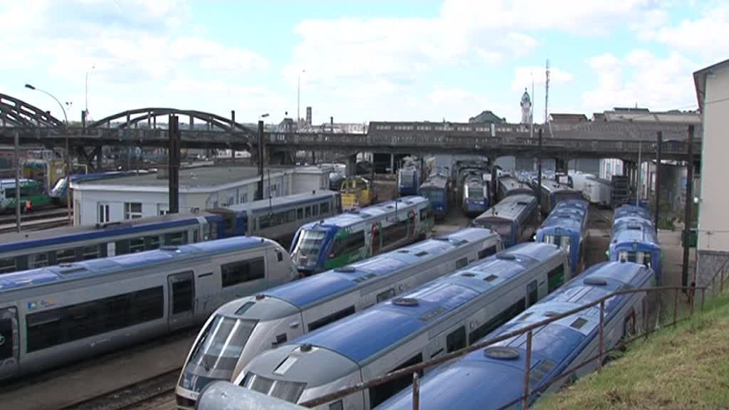 FNTP_info's tweet photo. Priorité du président Macron, la rénovation des lignes ferroviaires doit être mise en oeuvre ! #LignePolt https://t.co/47Qj7YEOoe https://t.co/7Z5VjzDn4f