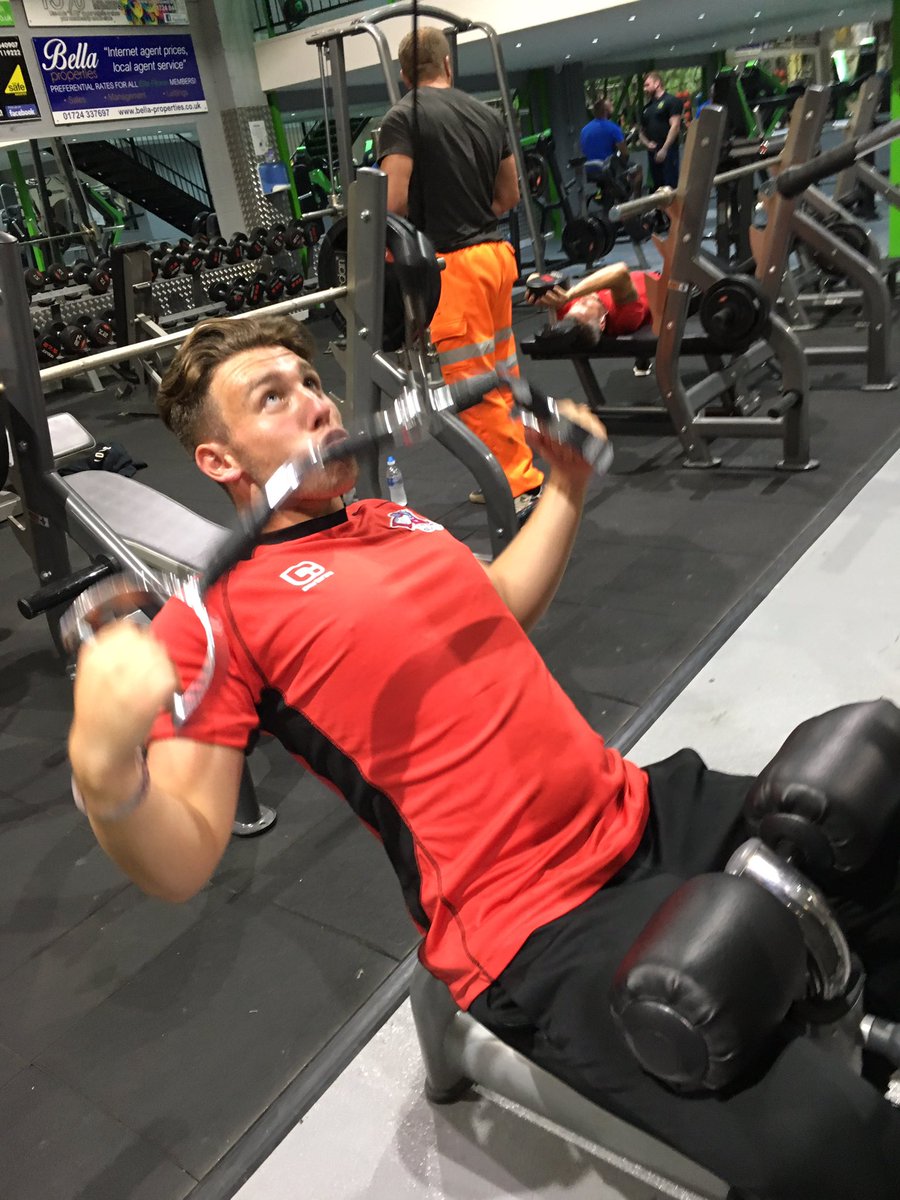 ZacHewittPT's tweet photo. @PT_KyleBlagg Finishing of with some back on his return to the gym showing full range of motion #GYM #ANIMAL https://t.co/RUf6scDNp8