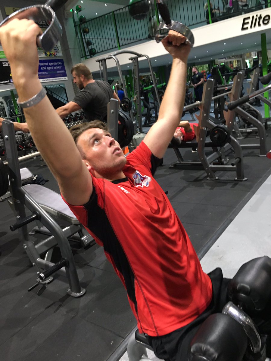 ZacHewittPT's tweet photo. @PT_KyleBlagg Finishing of with some back on his return to the gym showing full range of motion #GYM #ANIMAL https://t.co/RUf6scDNp8