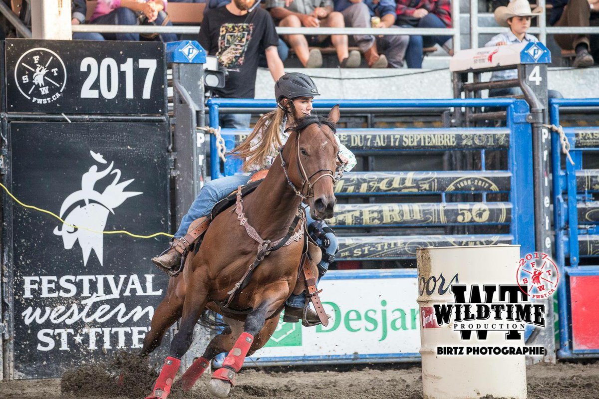 LucieCharest_'s tweet photo. Une #temiscamienne première à #St-Tite #Festivalwestern https://t.co/ZpaUrtqJdG #gymkhana2017 #guigues https://t.co/F2NQ5X7kJF