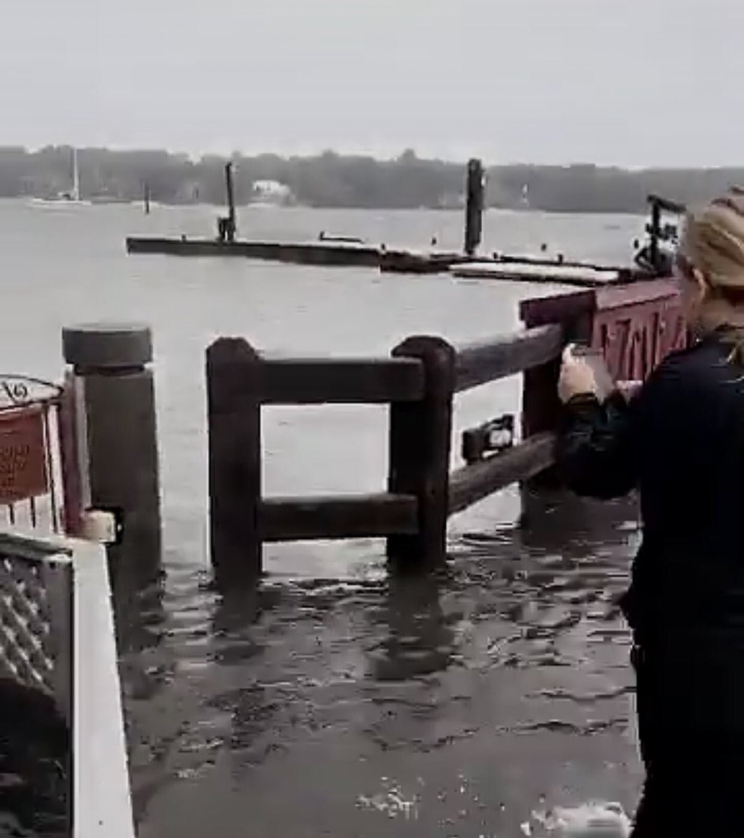 mlechl20's tweet photo. We are officially under water 🌊 #HurricaneIrma https://t.co/MeF9b8Vld6