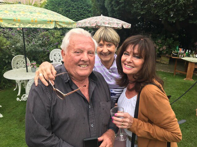 vickimichelle's tweet photo. Enjoying a drink with Dougie Squires. Amazing choreographer #TheYoungGeneration Linda Cooney photo bombing! @lcoldrecord @TheRayCooney https://t.co/JjV1mfOiCI