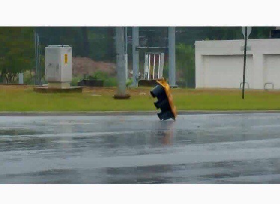 WarnerRobinsPD's tweet photo. Traffic signals out at Corder and Houston Lake Intersection and signal completely on the ground at Sandy Run https://t.co/AZf4vIgC4I