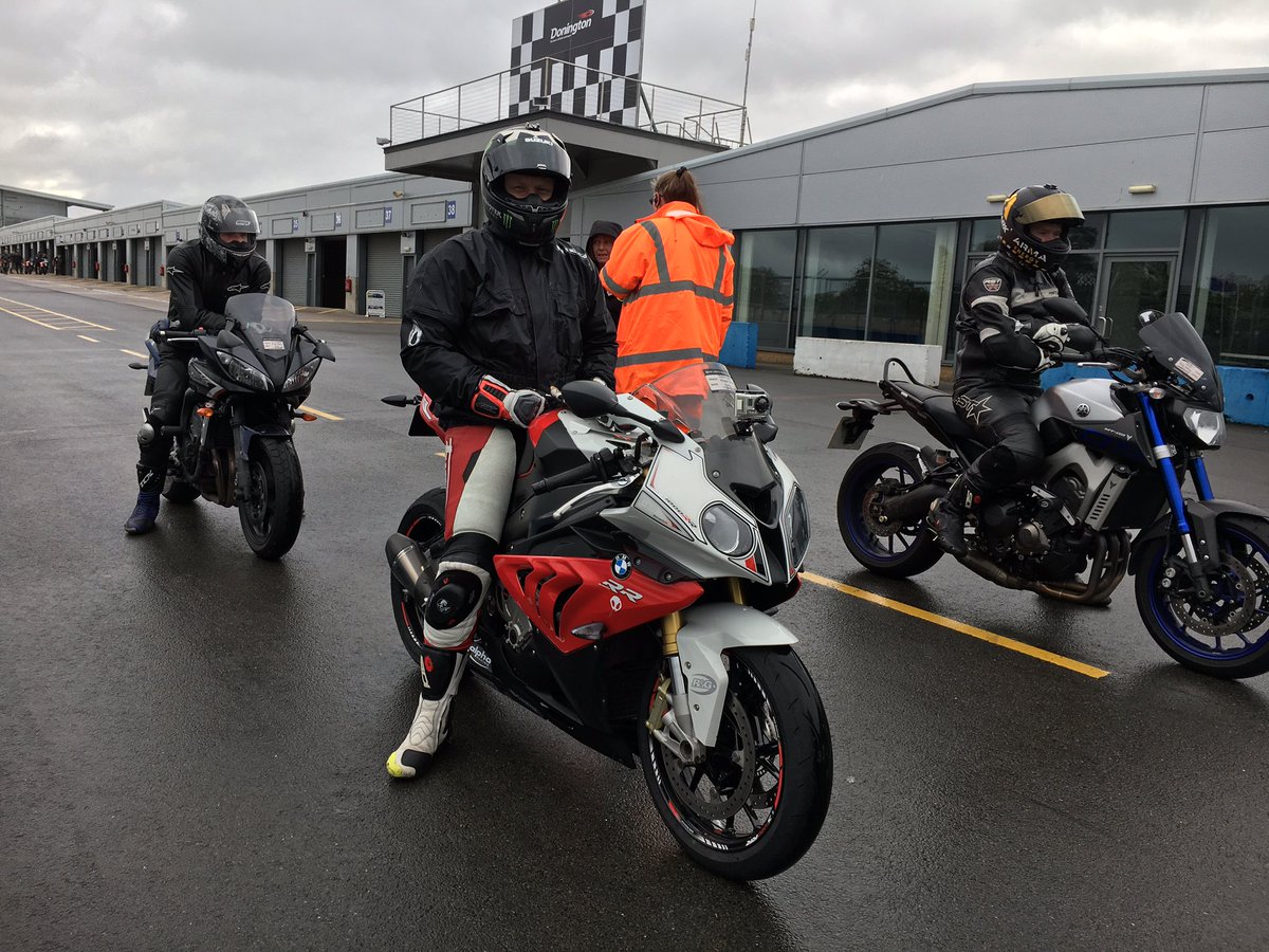 fman256's tweet image. Wet rainy track dAy @NoLimitsOnTrack but ☀️ last sesh makes it all worth while! @DoningtonParkUK top marshalling