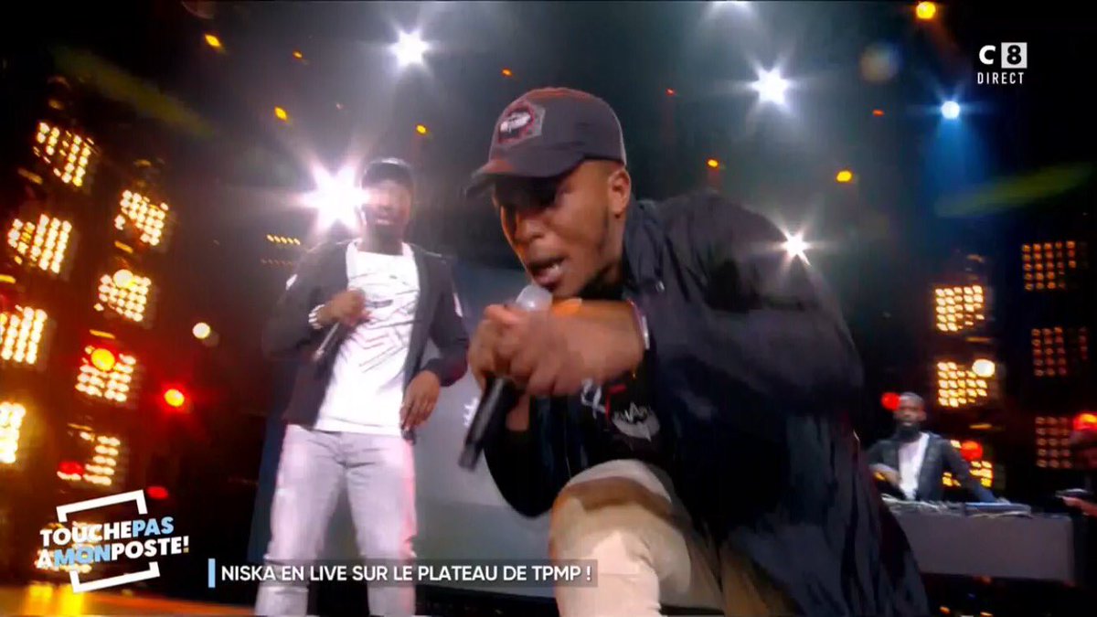 TBT9_W9's tweet photo. Allez danse sur ma choré #TPMP https://t.co/4jVWT4CKs4