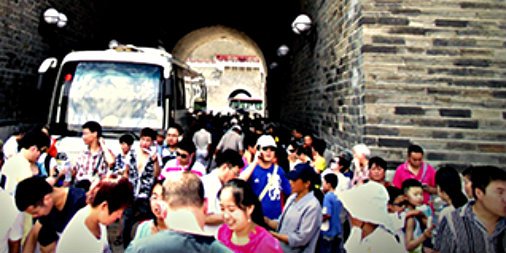 SeafoodSource's tweet photo. Mainland tourists push Hong Kong seafood imports back to growth >> https://t.co/Oag761XkE2 | #seafood #sea17 #china #seafoodimports https://t.co/ZlmQYwBz64