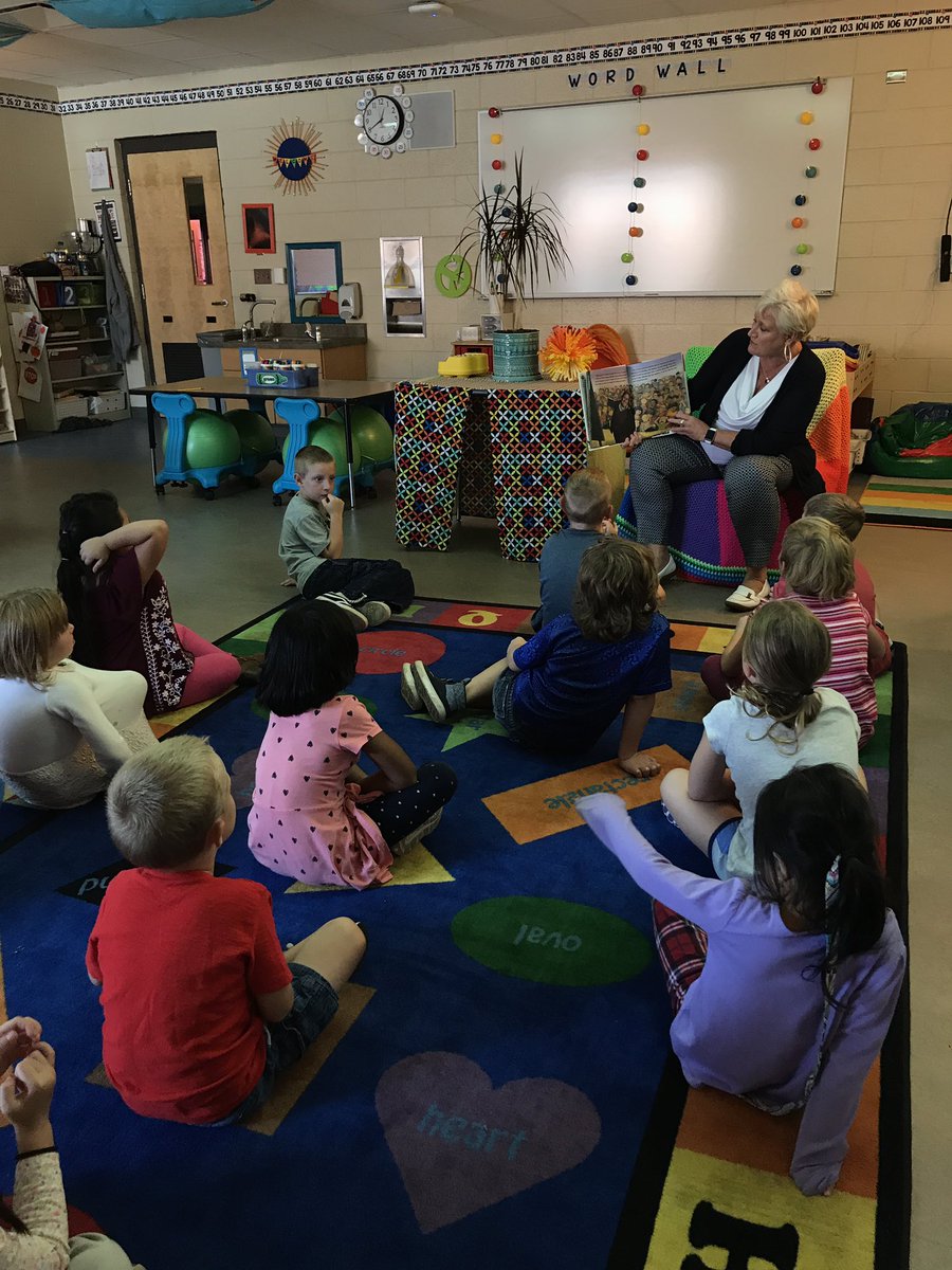 MrsWebersClass's tweet photo. We are at such a #finefineschool with our very own #principalsinaction Ms. Kolden #gotRHpride #weberswonderfuls https://t.co/6KLNwoPnAq
