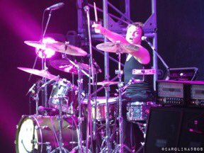 5SOSNoticias's tweet photo. Ashton en el escenario del Luna Park #5SOSArgentina https://t.co/BcsgIkwSwt