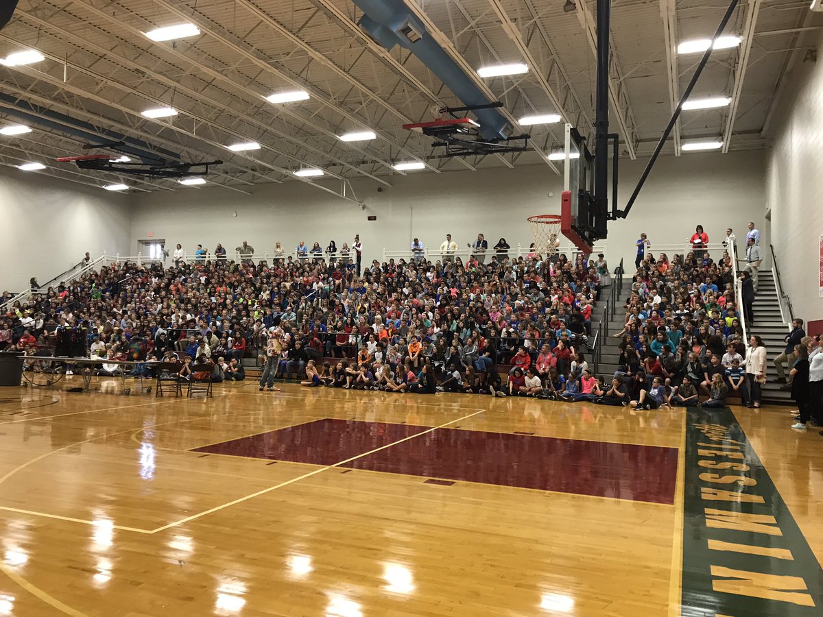 NicholasvillePD's tweet photo. We are SO thankful to West Jessamine Middle School for allowing us to bring Retro Bill in this afternoon! #DARE #PositiveChannel https://t.co/zXfDM3wH0P