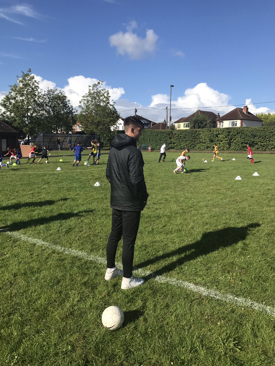ComAcademyUK's tweet photo. Academy striker @TylerParry10 assisting today at one of our after school clubs #CoachingOpportunities #Pathways #TeamComplete https://t.co/rpLyNEZZwT