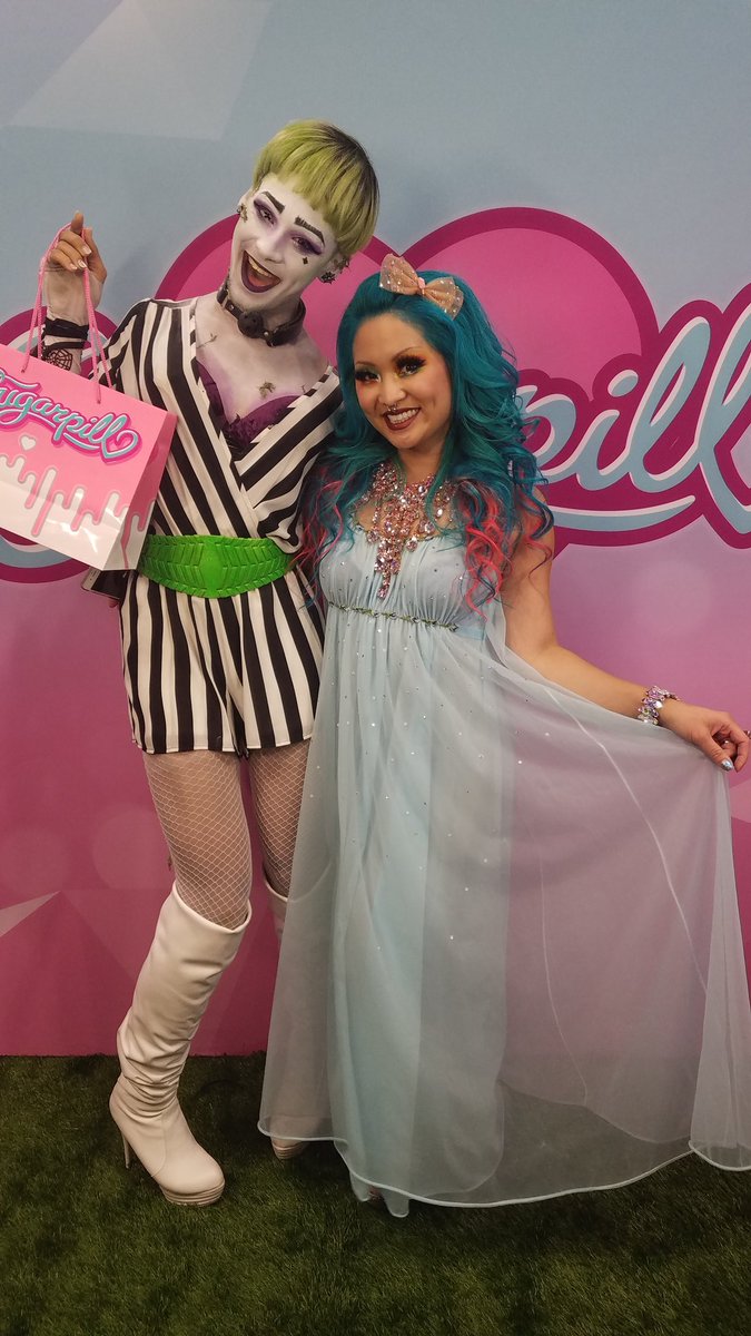 Went to <a href="/sugarpillmakeup/">Sugarpill Cosmetics</a> booth <a href="/RuPaulsDragCon/">RuPaul's DragCon</a> and yes it was everything I dreamed of and more #purrfect <a href="/shrinkle/">Shrinkle</a>