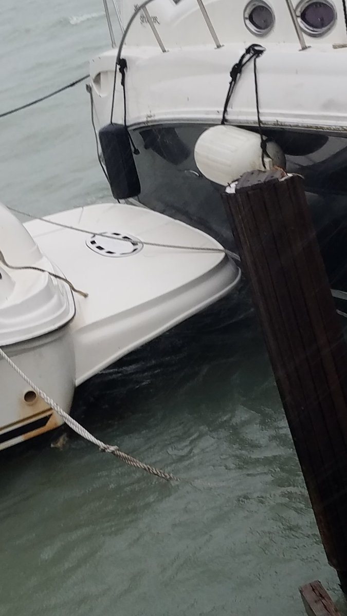 360Sundancer's tweet image. Fellow Boaters, you know what happens when you do not tie up your boat properly? #HurricaneIrma #Irma