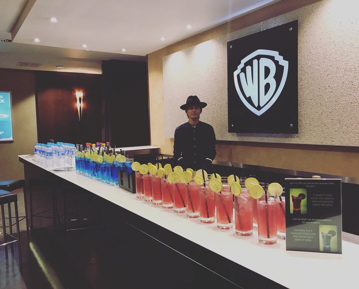 CoxtailsEvents's tweet image. Having a great evening with @WarnerBrosUK serving up blue or red cocktails! #MobileBar #CocktailBar #EventProfs