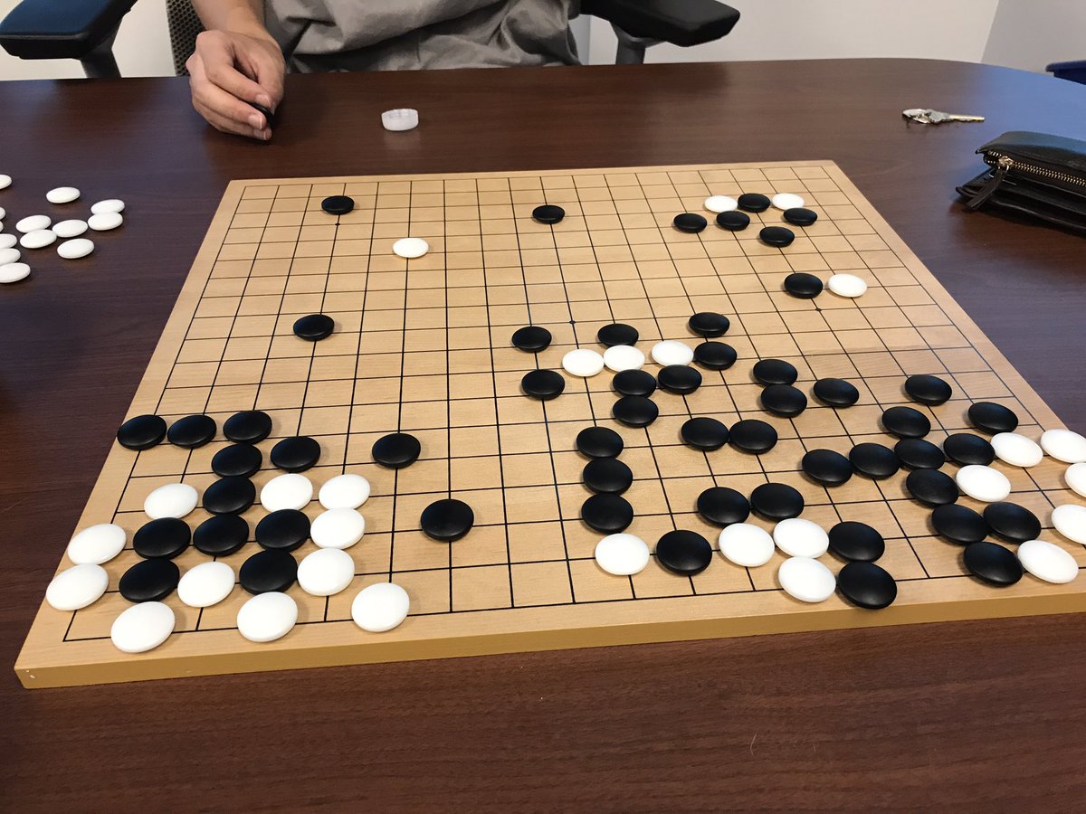 TiMEoFPoSTiNG's tweet image. There is a #GameLibrary📚🎮📚🎮📚
......I'm pretty OK with this.
#MassiveUnderstatement
#GameNostalgia
#N64🎮 #BoardGames
(&amp;amp; gestern: learnt GO:)