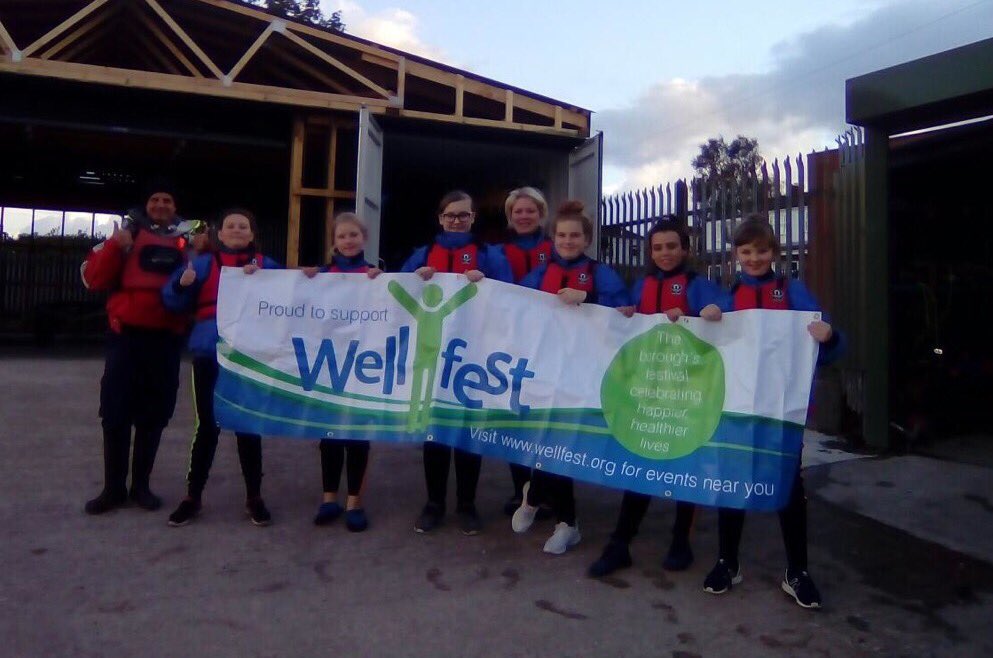 Girls at this evening's Pathway 2 Participation paddle boarding session at Scotsman's Flash supporting <a href="/WWellfest/">Wellfest</a> 👍 #TheDeal <a href="/WiganCouncil/">Wigan Council</a>