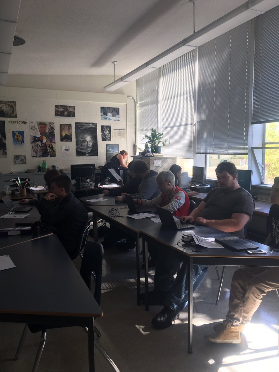 SJ's new "coding" class, working on their first assignments with our new Chromebooks! Thanks <a href="/TedPennell/">Ted Pennell</a> and IT team. #sd61learn