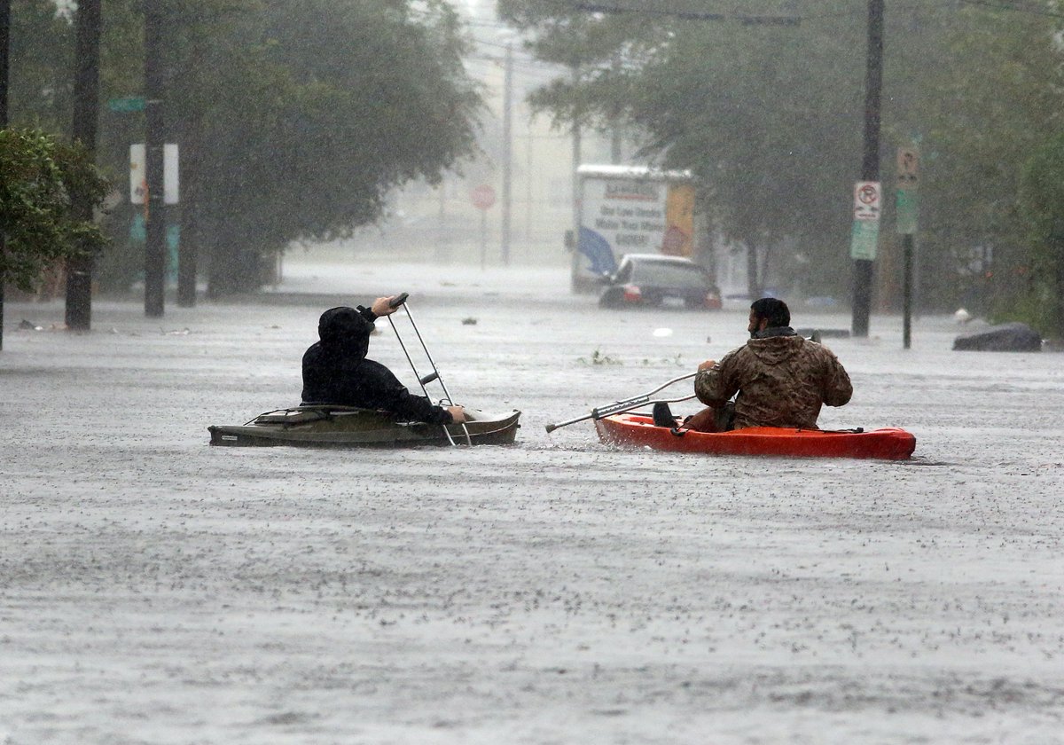 BNettlesPix's tweet photo. Two guys use crutches to move kayaks down Aiken Street in downtown Charleston Monday afternoon. https://t.co/IVHp5qzH3N