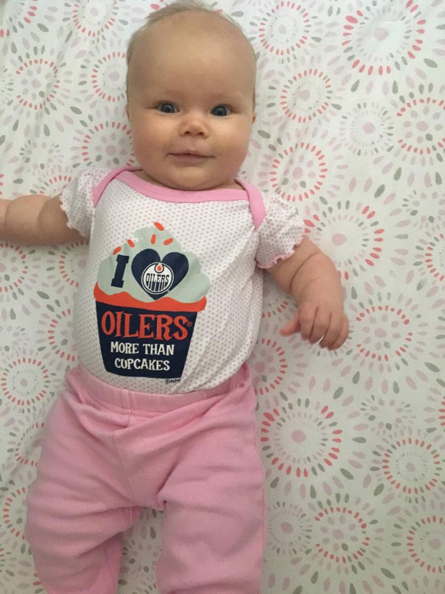 Luke_W28's tweet photo. @Curtiswinkler @WanyeGretz @OilersNation @EdmontonOilers looks like @ldwachowicz has got little Lexi starting early!! #oilersfan #nhl https://t.co/wSEVhh8IHo