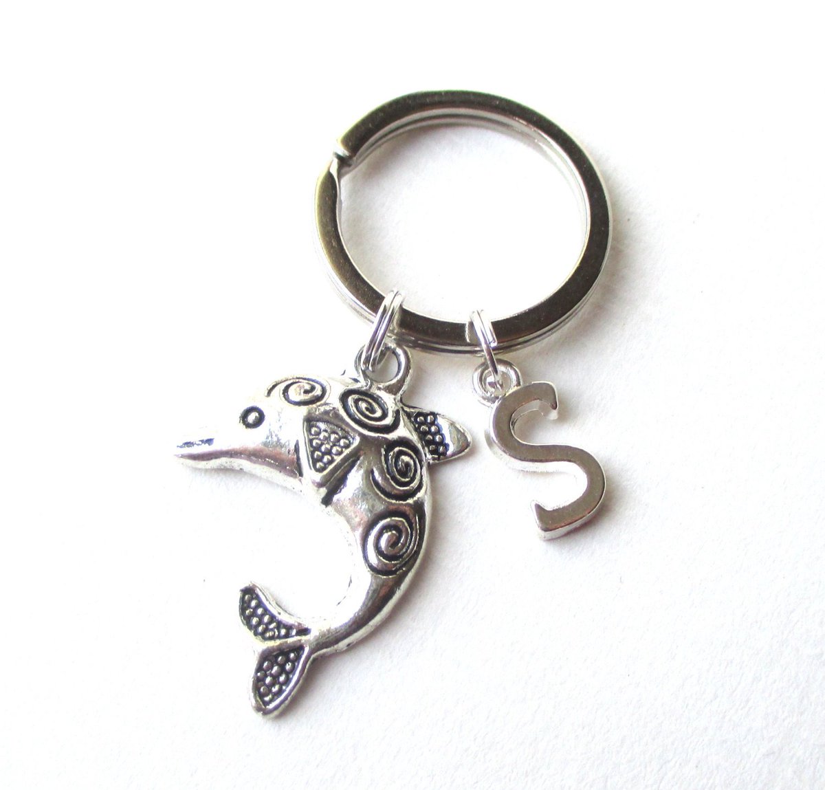 DoodlePopDesign's tweet photo. Personalised dolphin keychain - Initial keychain - Cute dolphin keyri… https://t.co/ScndzsARtd #Etsy #InitialKeyring https://t.co/wF9DogG0nT