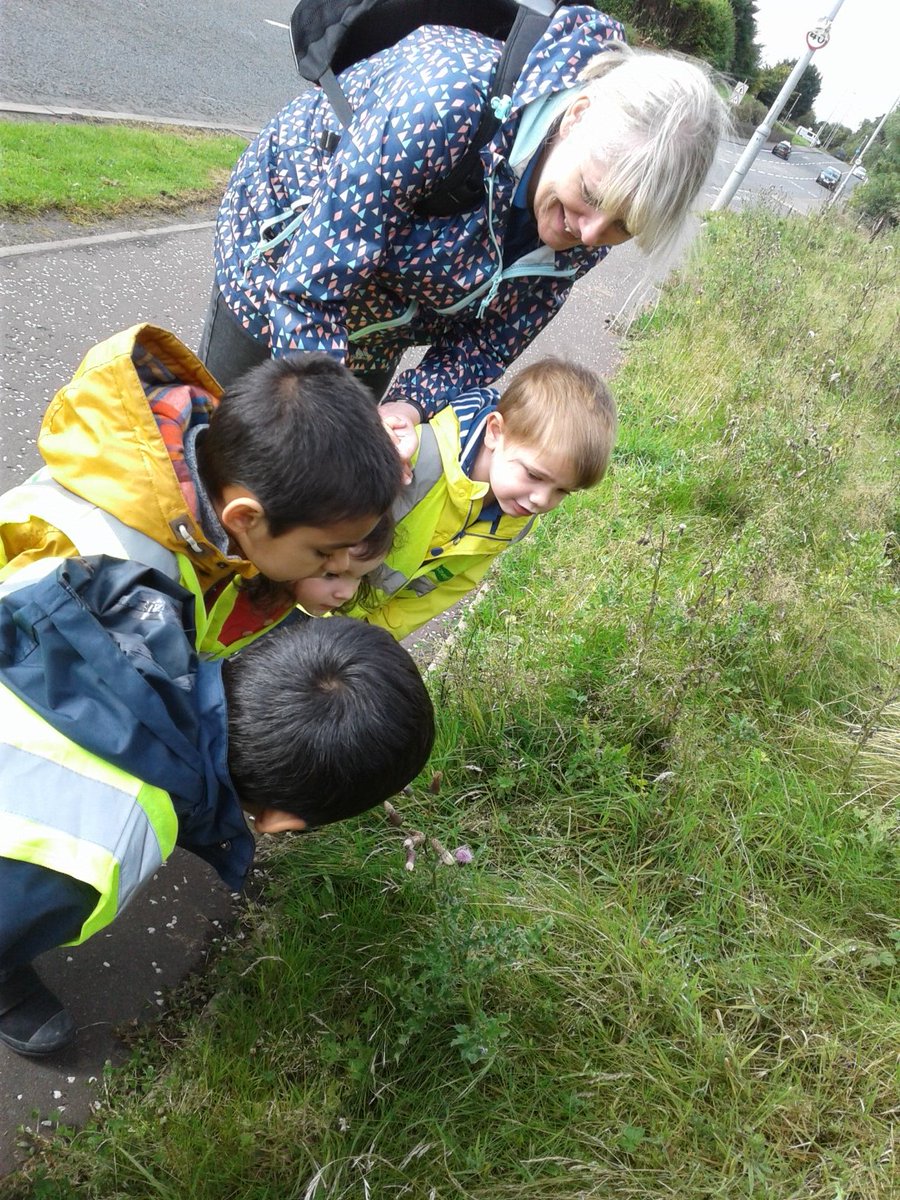 IsobelMairFC's tweet photo. Luca asked if we could visit the shops to buy ingredients for cloud dough #outing #responsiveplay #roadsafety #lifeskills #impromptupicnic https://t.co/S4UazCNn4r