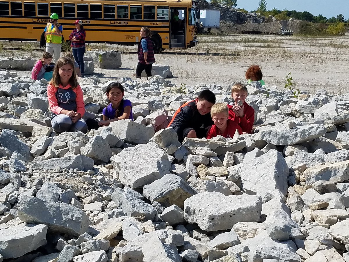4thwithMrsM's tweet photo. We might have some future geologists on our hands. #wdphc https://t.co/yBUwRVcaOZ