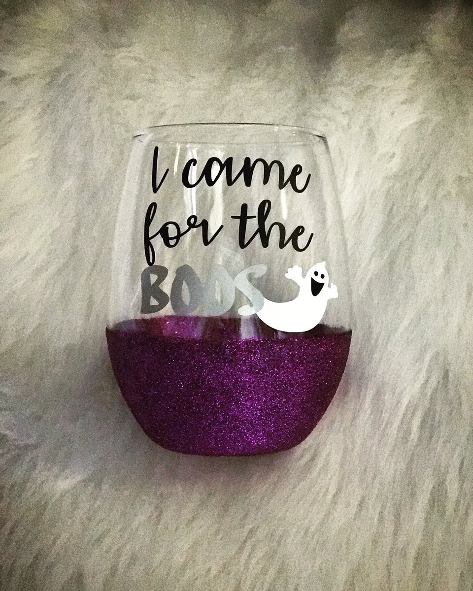 CareenCreates's tweet photo. #halloweenwineglass #fallwineglass #drinkupwitches #icamefortheboos #glitter #handmade https://t.co/XgydGNCsTq
