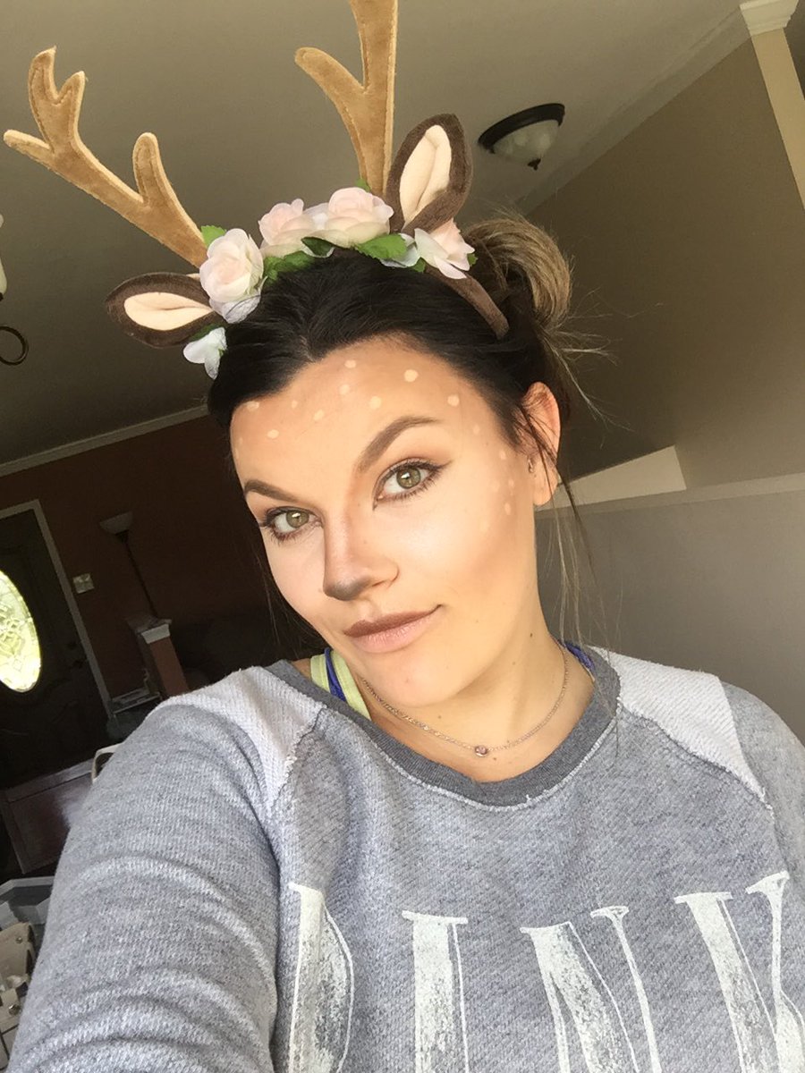 daniellehuff27's tweet photo. Practiced my snap chat filter for Halloween today 😂
Going to do white eyeliner under my eyes before the brown liner, work on my nose more 😬 https://t.co/EIcQsuwedZ