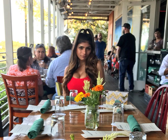 "Did you cave and get the new @fentybeauty?" Me: "Maybe." https://t.co/B9aCrO5cfW<a class="tags" target="_blank" title="On Twitter" href="/?out=eyJ0eXAiOiJKV1QiLCJhbGciOiJIUzUxMiJ9.eyJpYXQiOjE3MTM2NjUzODYsImlzcyI6InR3cG9ybnN0YXJzLmNvbSIsIm5iZiI6MTcxMzY2NTM4NiwiZXhwIjoxNzQ1MjAxMzg2LCJyZWRpcmVjdF91cmwiOiJodHRwczovL3R3aXR0ZXIuY29tL2ZlbnR5YmVhdXR5In0.GX8dtV-ZGCKKZk8aVdNjEUfI5J1hP12iCJx-oPsonYGhPFVdrM3sfwbbjlyi_Ct9LJBHee4ErxIPs9GbryFByg">@fentybeauty</a><a href="/tag/allcaps"class="tags"><span>#allcaps</span></a>