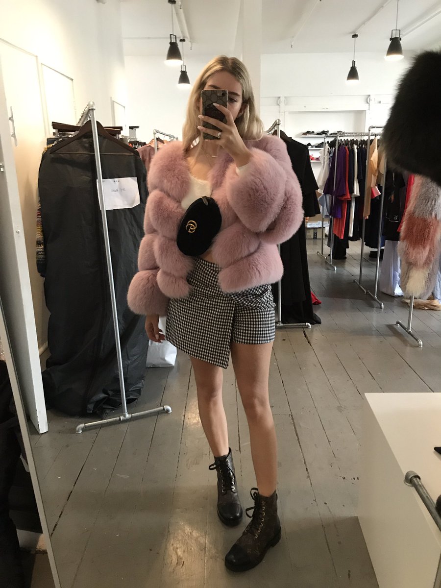pixiejoanna's tweet photo. fashion week prepping https://t.co/ugHDVpoRhV