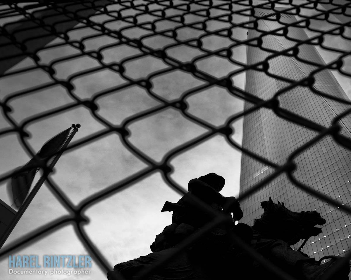 harelrintzler's tweet photo. #NeverForget #911Memorial #Flag #NYC @ZEISSLenses @LeicaCameraUSA @LeicaStoreSoho @NY1 @ABC7NY @NBCNewYork @fox5ny @PIX11News https://t.co/hk6jDgxFYv