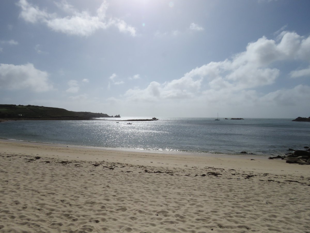Very lucky to be on the sheltered side of the Island today! #myscilly #Porthcressa