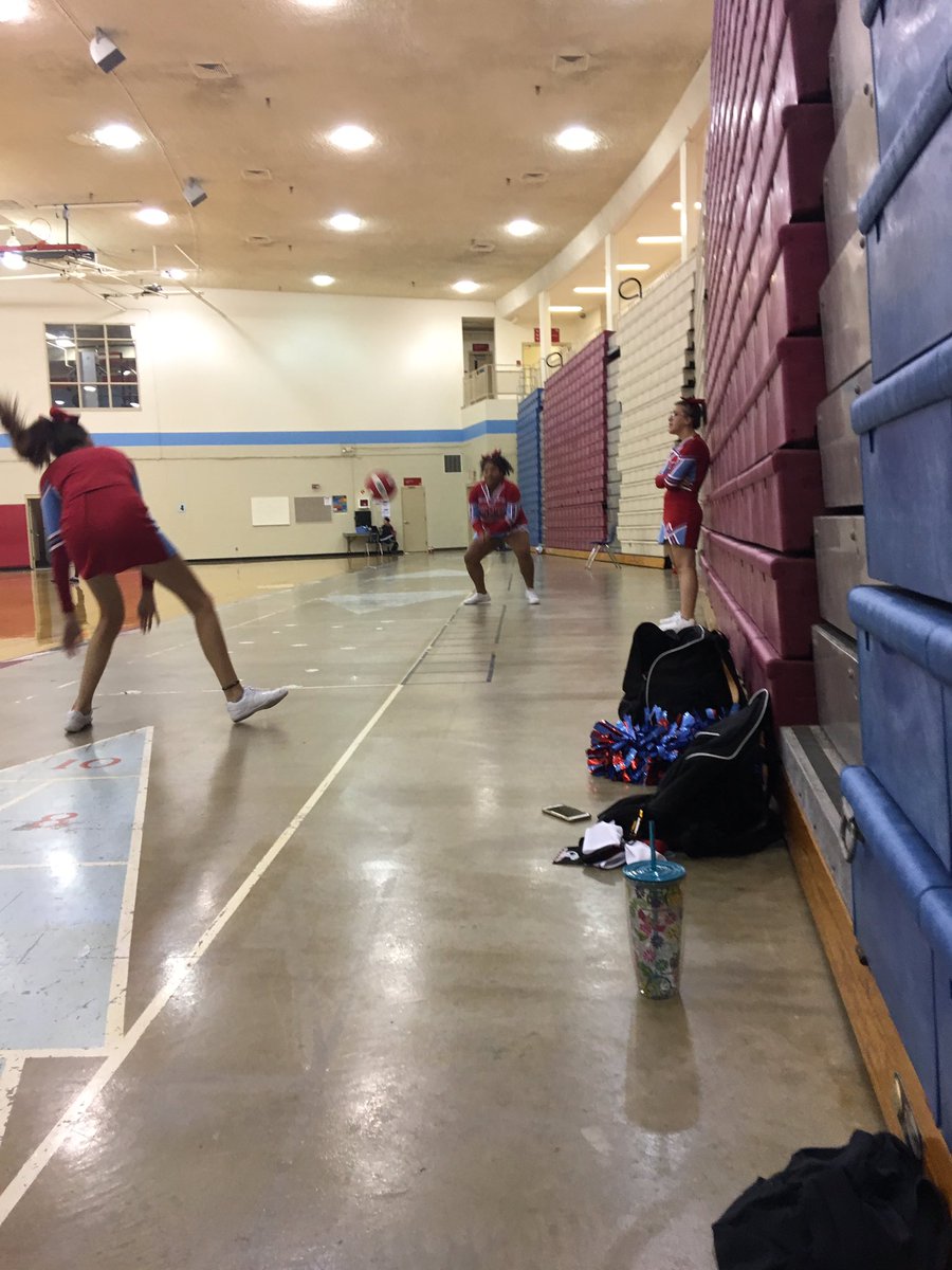 MRS_COMPTON25's tweet photo. JV cheer staying loose in between #RHSvolleyball games! @ralstoncheer15 @RalstonHS https://t.co/jHN2Ui4JfD