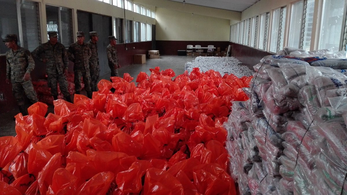 misaelCLG's tweet photo. Ayuda humanitaria llega a Huehuetenango para damnificados por terremoto de 7.7 ocurrido el pasado jueves. https://t.co/zvu99nrUdh
