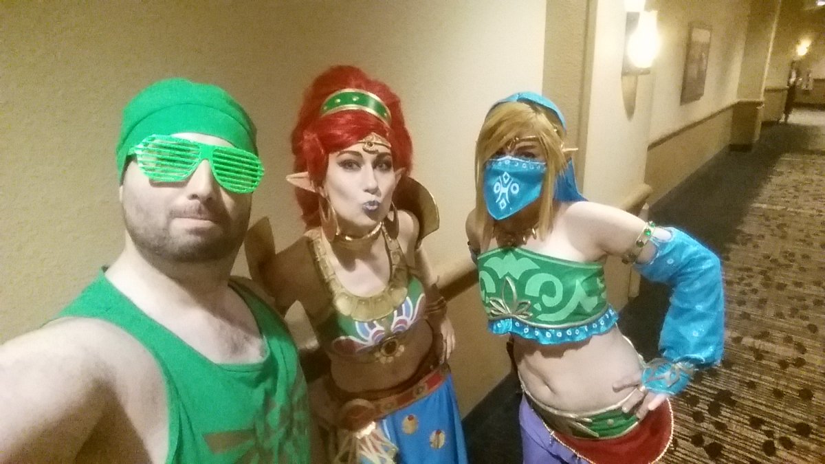 Douche_Link's tweet photo. Couple cute Gerudo Gals, but that one on the right seemed familiar somehow... #LegendOfZelda #BreathoftheWild #Gerudo #colossalconeast https://t.co/1sQM3EGWFV