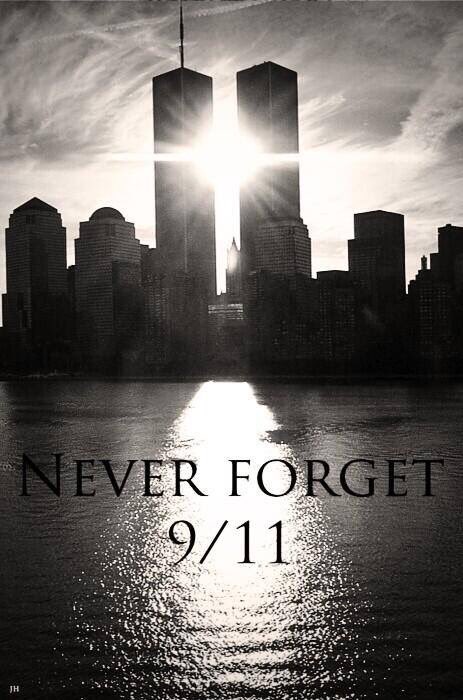 isNotaboutU's tweet photo. Today 16Y ago we were attacked. Always REMEMBER those who ran into the twin towers &amp; the Pentagon &amp; those on flight 93 who saved the WH!🙏🏼🇺🇸 https://t.co/3VVxetSg4I