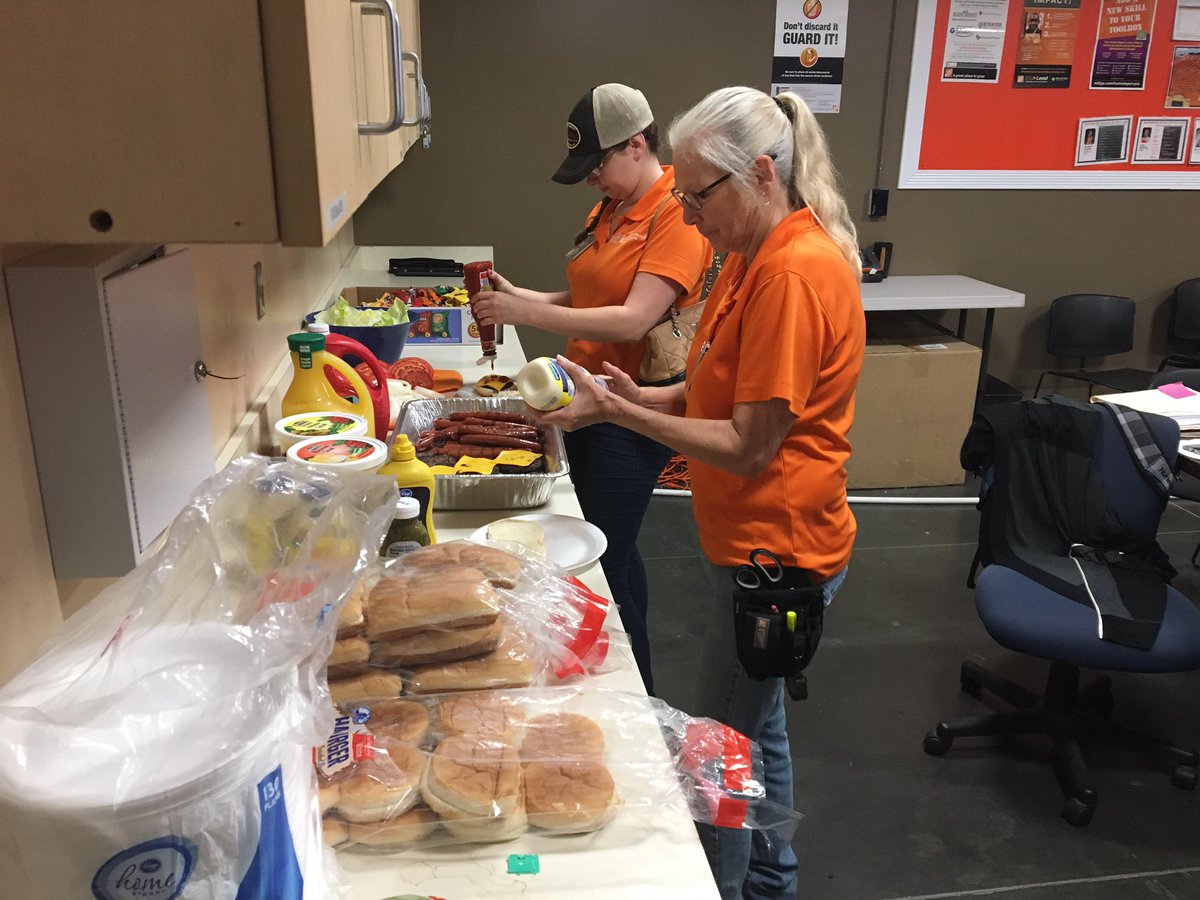 HowardAlurac's tweet photo. Lompoc 6681 Bruce Store Manager  BBQing for met appreciation lunch. Thanks MET for all you!! We couldn't do it without you. https://t.co/G8Ps7nEB11