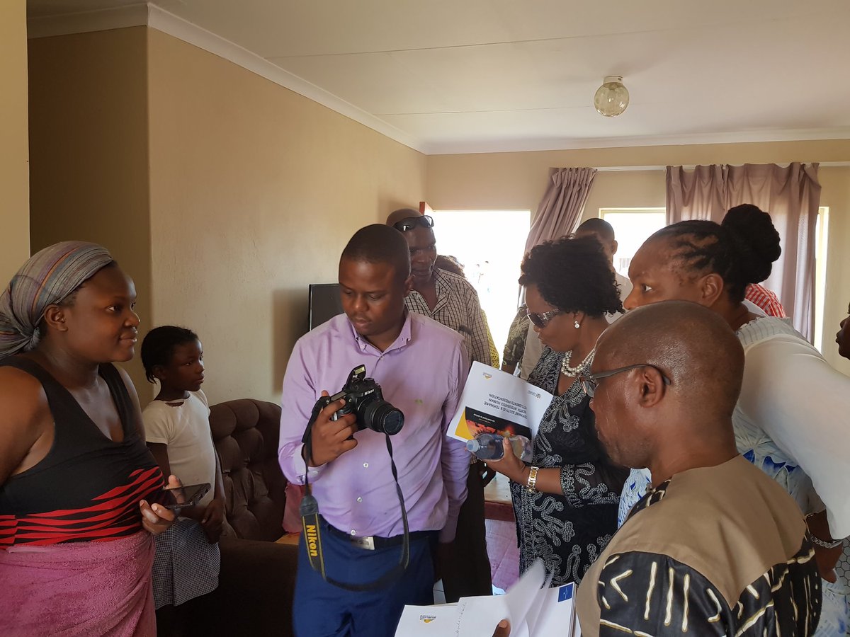 MafuNoncedo's tweet photo. Interacting with a single woman who is raising 9 minors. The 3bedroom house has been donated by a contractor. https://t.co/JiWAXLruD6