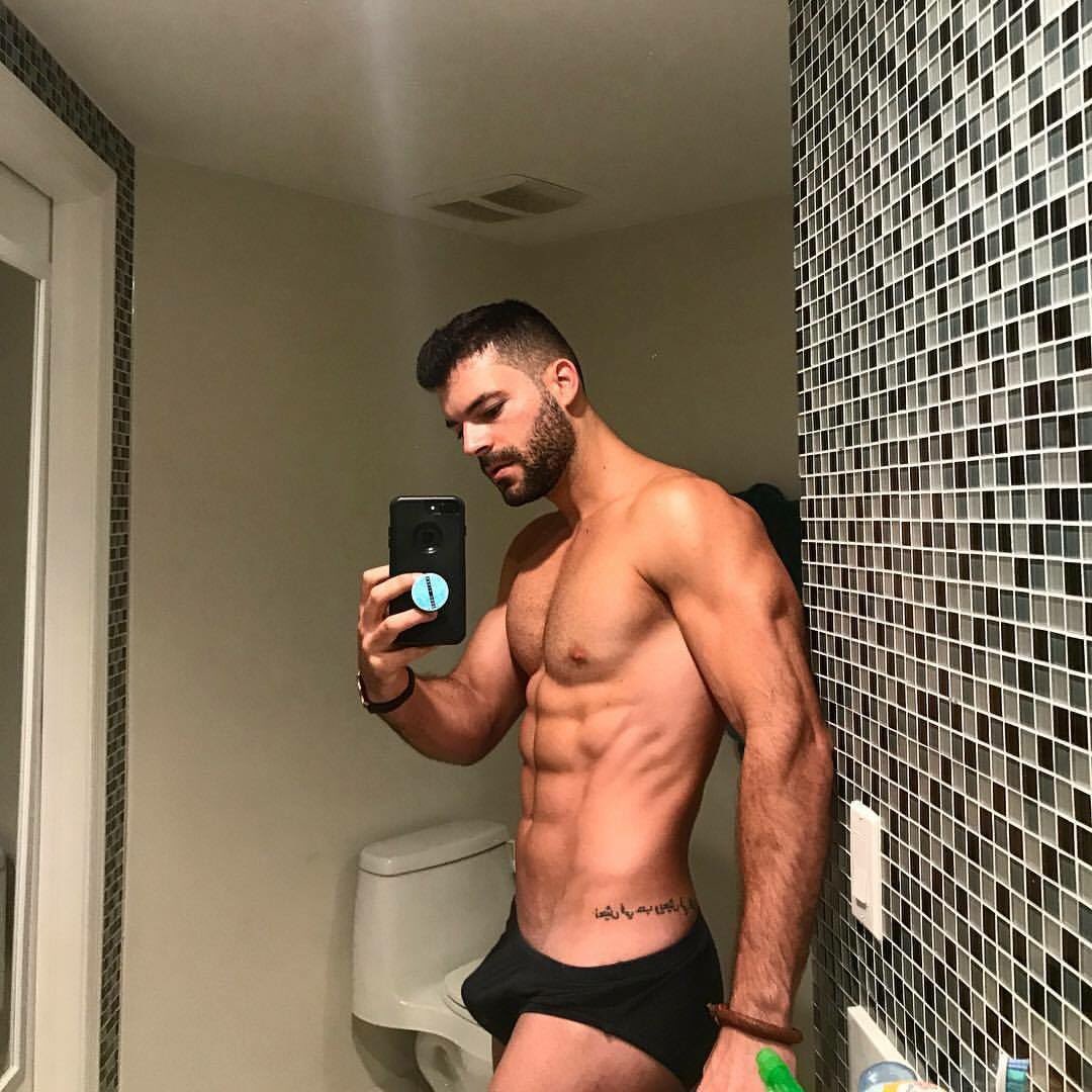 ElChacaleroMx's tweet photo. #AdrianDiMonte... Podría ser a pelo y sin lubricante? 🤤🤤🤤🤤🤤 https://t.co/FqMKrYDXpO